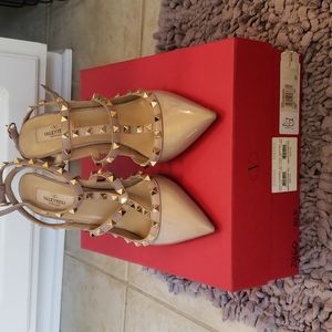 Valentino Garavani Rockstudd ankle strap pump, 100m/ 4 inches Color- Poudre